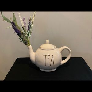 ☕️ Rae Dunn Tea Pot ☕️